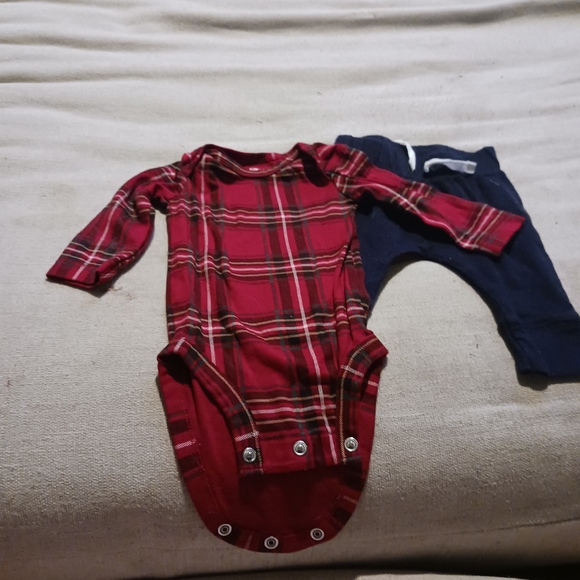 Carter's Baby 3M Plaid Long Sleeve Onesie with Navy Sweatpants Set - Picture 1 of 3